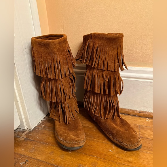 Minnetonka 3 Layer Fringe Boot Size 8 Brown Suede - Picture 3 of 9